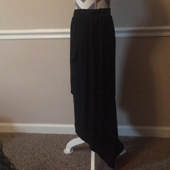 Nice skirt! - Picture 3 of 3